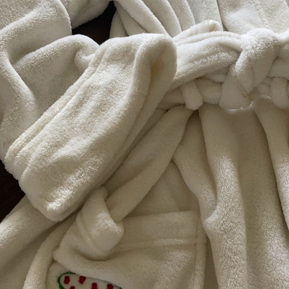 Xhilaration Intimates & Sleepwear Xhilaration Sm Robe With Letter R